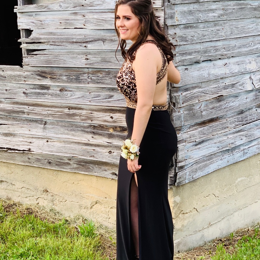 Beautiful prom dress worn a total of 2 times